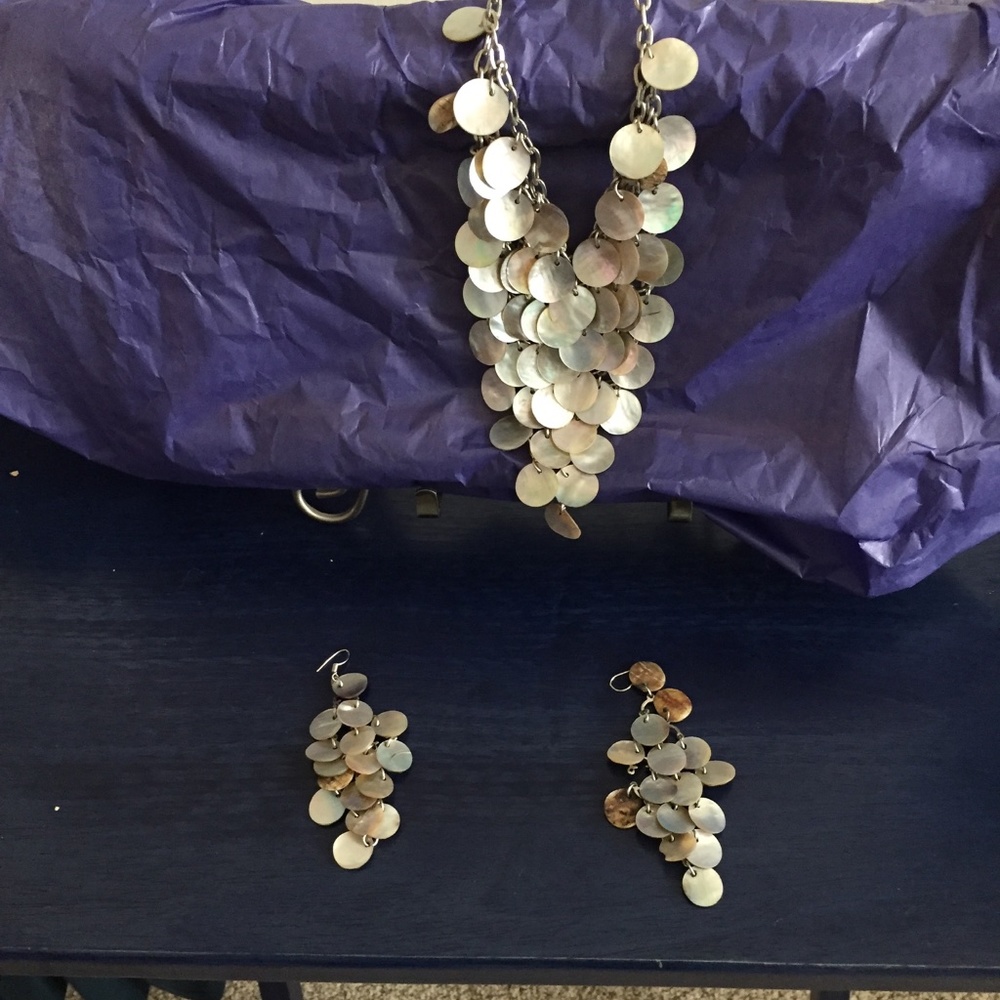 3 piece necklace and earrings set